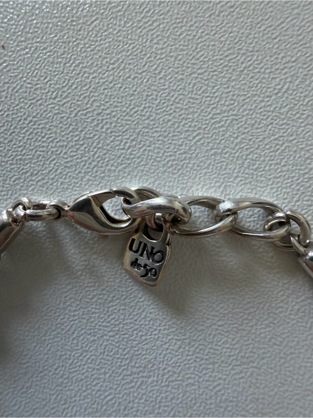 UNO de 50 Silver Chain Bracelet with Logo Charm - Picture 5 of 5